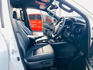 TOYOTA HILUX REVO2.4ROCCO PRERUNNER AUTO 2WD ปี22จด23 สีขาว มือแรก ดูรถได้ที่ตลิ่งชัน กทม.ไมล์แท้ 