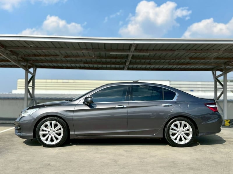 Accord 2.4 EL Navi ปี 2017 รถมือเดียวป้ายแดง ออกห้างป้ายแดง Accord 2.4 EL Navi ปี 2017 รถมือเดียวป้ายแดง ออกห้างป้ายแดง