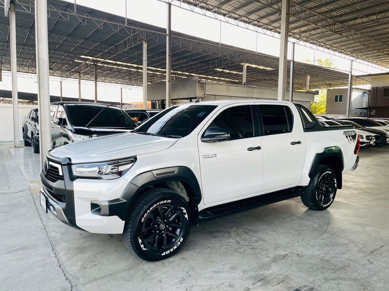 TOYOTA HILUX REVO2.4ROCCO PRERUNNER AUTO 2WD ปี22จด23 สีขาว มือแรก ดูรถได้ที่ตลิ่งชัน กทม.ไมล์แท้ 