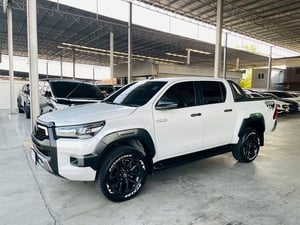 TOYOTA HILUX REVO2.4ROCCO PRERUNNER AUTO 2WD ปี22จด23 สีขาว มือแรก ดูรถได้ที่ตลิ่งชัน กทม.ไมล์แท้ 