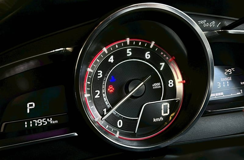 Mazda 3 2.0 S ปี 15 จด 16 รถบ้านมือเดียวสวยๆพร้อมใช้งาน เลขไมล์ เพียง 110,000 กม. ราคา 299,000 บาท สอบถาม 0853375537 เอ