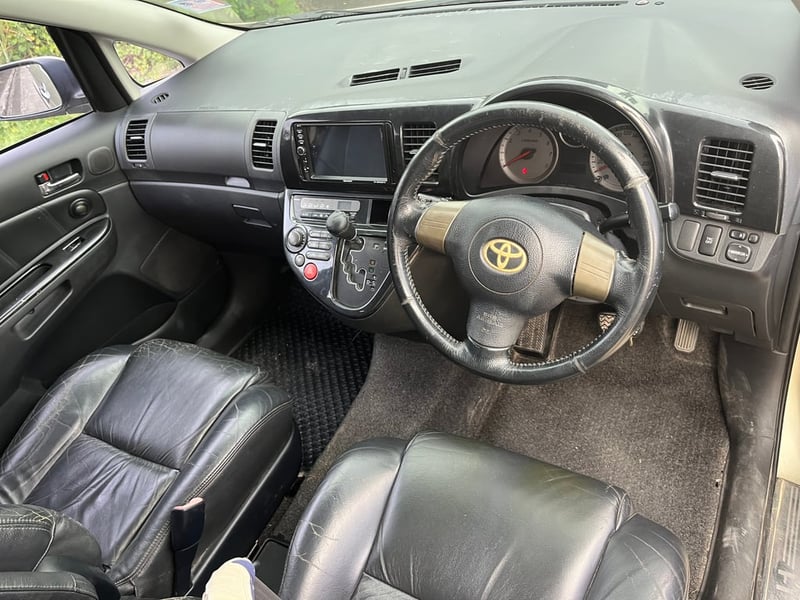 2004 Toyota wish 2.0 Q 2004 Toyota wish 2.0 Q