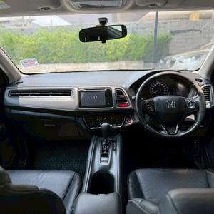 Honda HR-V 1.8 E ปี 2015 สีขาว –
