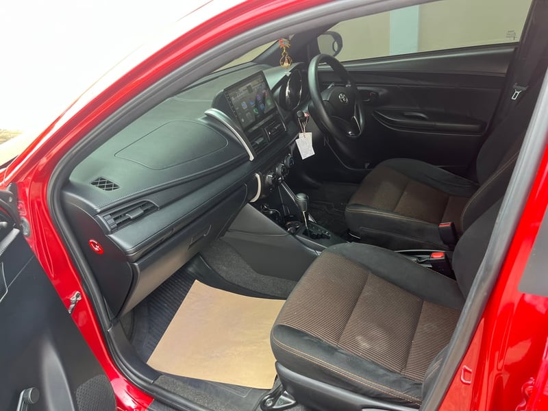 Toyota Yaris 1.2 ATAuto j มือหมุน ปี2013 Toyota Yaris 1.2 ATAuto j มือหมุน ปี2013