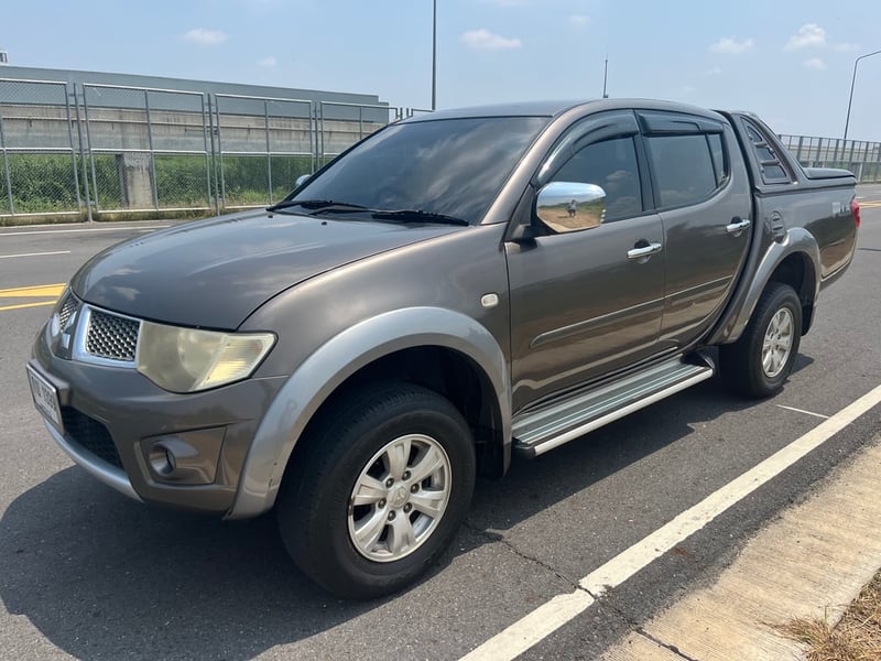 Mitsubishi triton 2.5 At 4 ประตู ขาย 228000 สอบถาม 0853375537