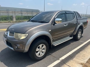 Mitsubishi triton 2.5 At 4 ประตู ขาย 228000 สอบถาม 0853375537