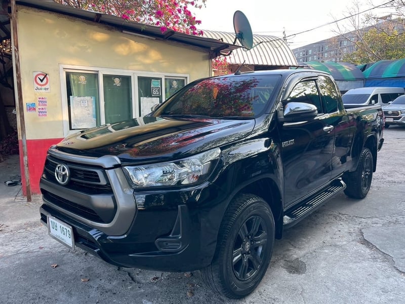 2021 Toyota revo 2.4 MT smart cab ยกสูง  ขาย 439,000.-  สอบถาม มีนบุรี 0853375537 เอเอ