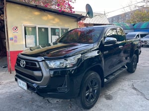 2021 Toyota revo 2.4 MT smart cab ยกสูง  ขาย 439,000.-  สอบถาม มีนบุรี 0853375537 เอเอ