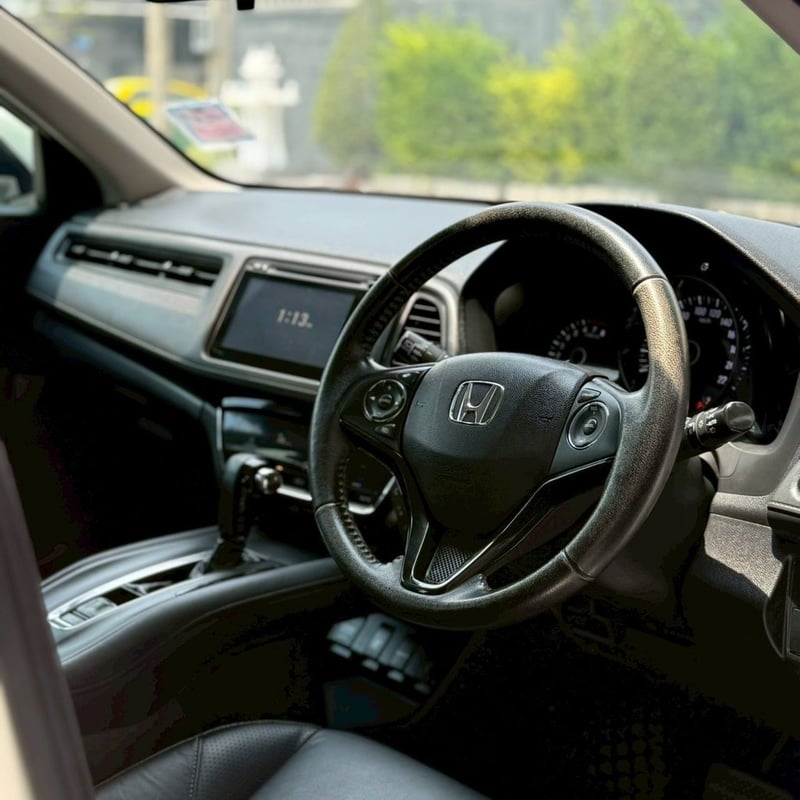 Honda HR-V 1.8 E ปี 2015 สีขาว –