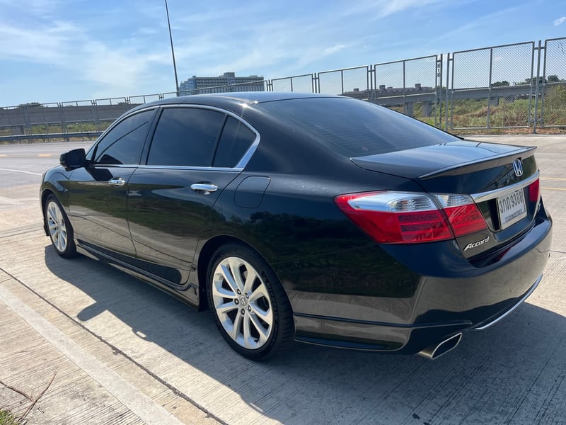 สวยขับดี อุปกรณ์ครบ มีนบุรี 2.4 Honda accord เบนซินขาย Honda ACCORD 2.4 TECH ท๊อปซันรูฟ ปี 2013 จด2014