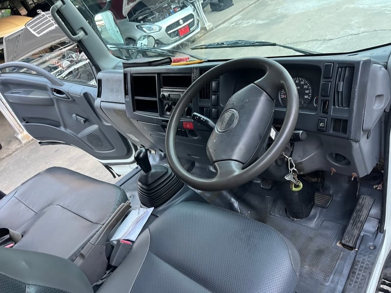 ISUZU NLR รถบรรทุก 4ล้อ ตู้แห้ง ปี2011 เลขไมล์น้อยกว่า 500,000 กม. ISUZU NLR รถบรรทุก 4ล้อ ตู้แห้ง ปี2011 เลขไมล์น้อยกว่า 500,000 กม.