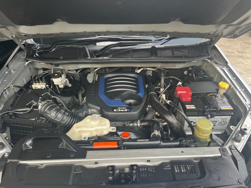 Isuzu MU-X 1.9 active ปี 2022 ไมล์130000โล  ขาย ตัด สด 635,000.-  สอบถาม 0853375537 เอ