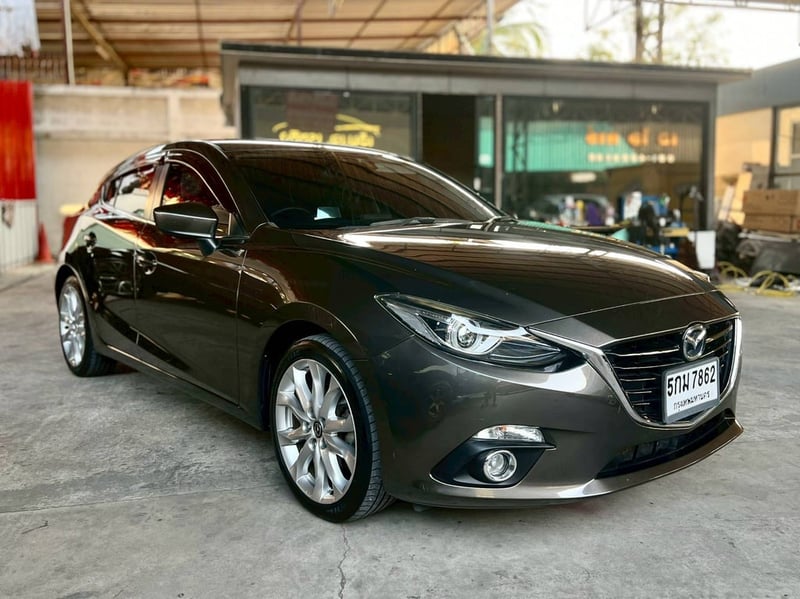 Mazda 3 2.0 S ปี 15 จด 16 รถบ้านมือเดียวสวยๆพร้อมใช้งาน เลขไมล์ เพียง 110,000 กม. ราคา 299,000 บาท สอบถาม 0853375537 เอ