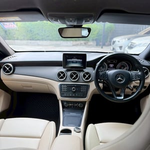 Mercedes-Benz CLA 200 ปี 2016