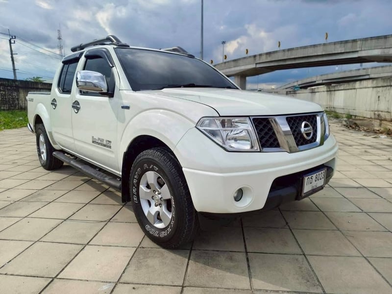 NISSAN NAVARA  2.5 LE CALIBRE 4 ประตู 