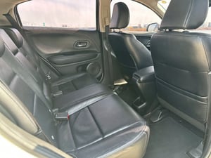 #HONDA HRV 1.8EL SUNRUFF TOP ปี2016 สีขาว เกียร์ออโต้ เครื่องเบนซิน