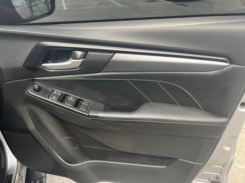 Isuzu MU-X 1.9 active ปี 2022 ไมล์130000โล  ขาย ตัด สด 635,000.-  สอบถาม 0853375537 เอ