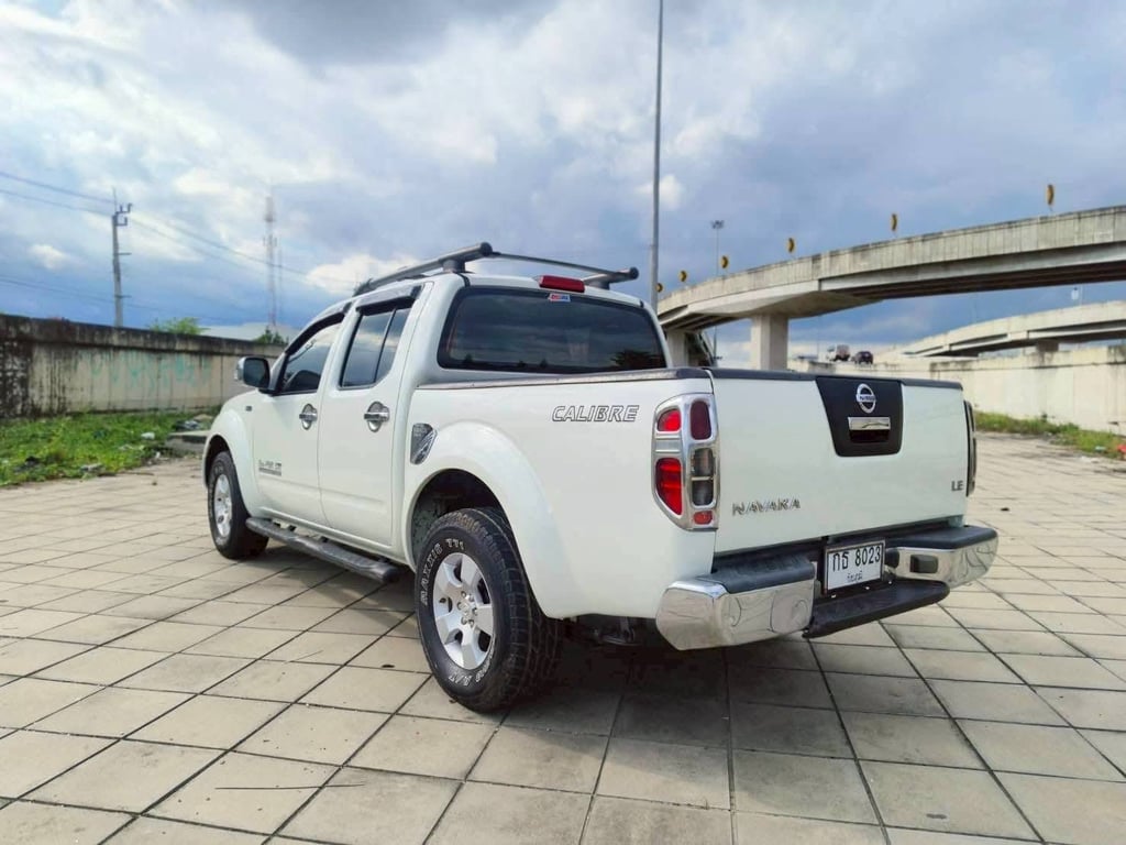 NISSAN NAVARA  2.5 LE CALIBRE 4 ประตู 