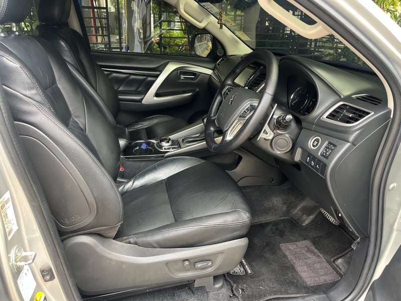 2015 Mitsubishi Pajero 2.4 GT 2015 Mitsubishi Pajero 2.4 GT