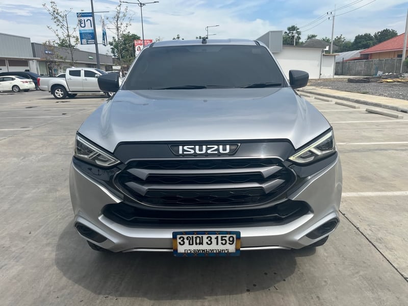 Isuzu MU-X 1.9 active ปี 2022 ไมล์130000โล  ขาย ตัด สด 635,000.-  สอบถาม 0853375537 เอ