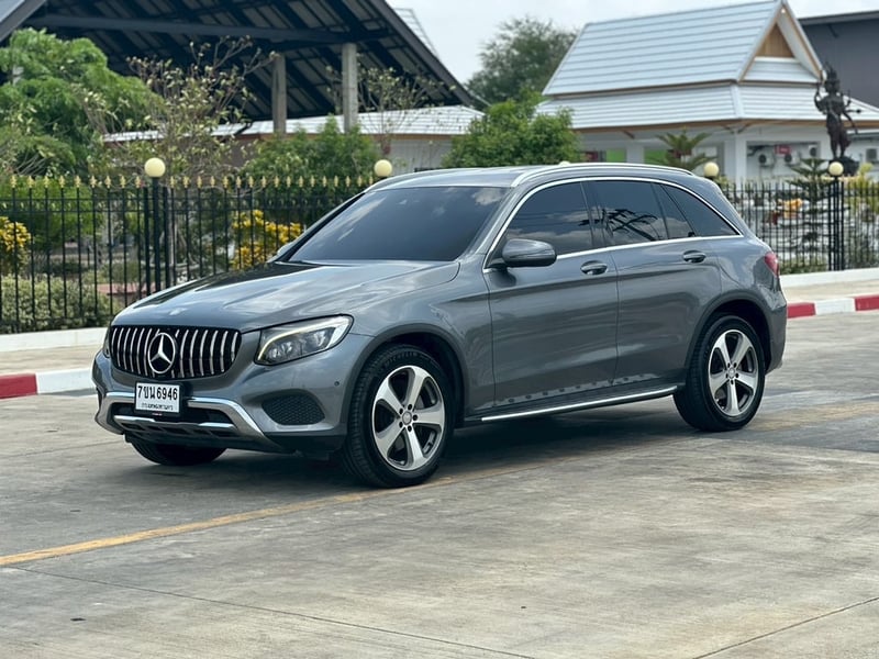 รถบ้าน รถยุโรป GLC ราคาถูกสุดในตลาด ไมล์เพียง75,xxxโล ไมล์แท้ เช็คศูนย์ได้ เดิมทุกจุด ประหยัดน้ำมันแบบสุดๆๆ เครื่องดีเซล  #BENZ CLC 250D 4MATIC ปี2016จด2017 เครื่องดีเซล 204แรงม้า 