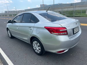 2017 Toyota vios 1.5 J AT สีเทา  ราคา 238,000.-  สอบถาม 0853375537 เอ