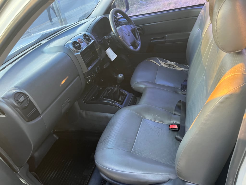 Isuzu ตอนเดียว Isuzu ตอนเดียว