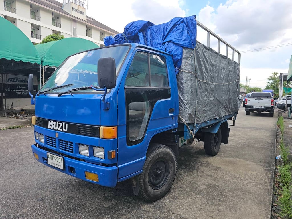 Isuzu 4ล้อ กลาง 74แรงม้า ขาย 125000 เอกสารครบ ขับได้เลย