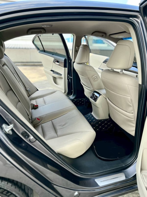 Accord 2.4 EL Navi ปี 2017 รถมือเดียวป้ายแดง ออกห้างป้ายแดง Accord 2.4 EL Navi ปี 2017 รถมือเดียวป้ายแดง ออกห้างป้ายแดง