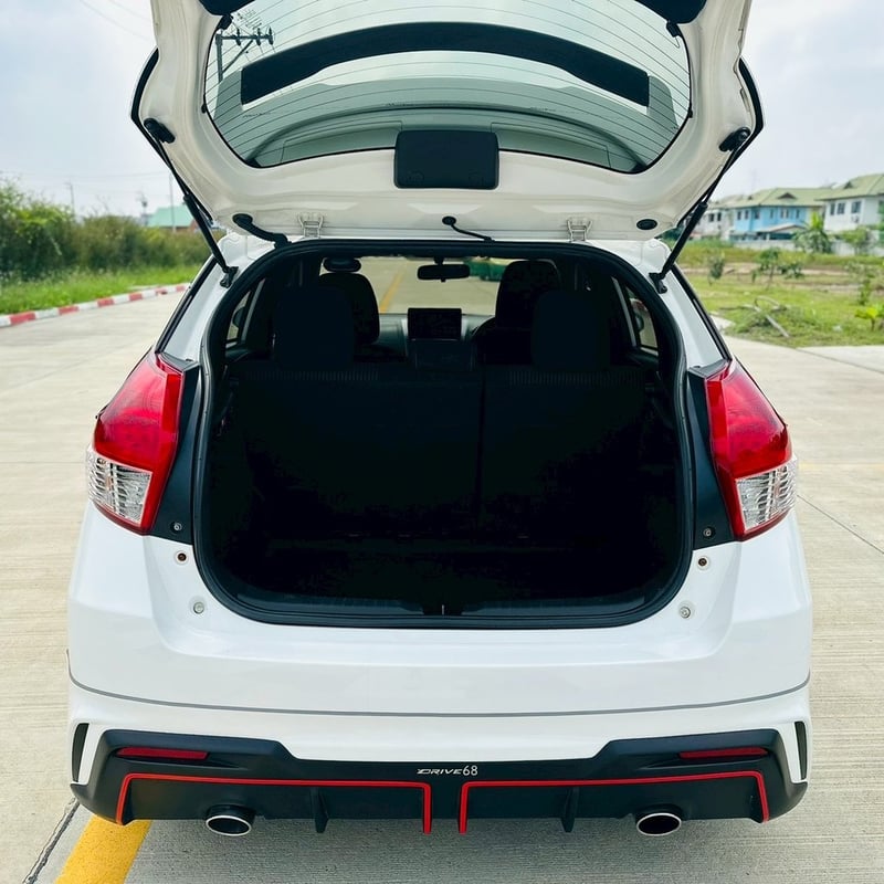 รถบ้าน ECO CAR ชุดแต่งรอบคัน ราคาน่ารัก ไมล์แท้ เข้าศูนย์ตลอด   #TOYOATA YARIS 1.2G ปี2017 สีขาว เกียร์ออโต้ เครื่องเบนซิน