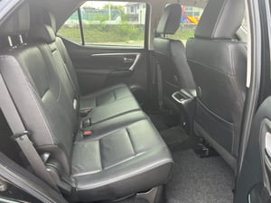 2022  Toyota Fortuner 2.4 V AT  ขาย 758000 เอกสารครบ  จอดมีนบุรี กทม สอบถาม 0853375537 เอ