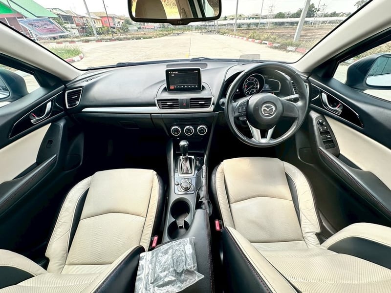 รถบ้านเข้าใหม่ รถสวย มือเดียวป้ายแดง ไมล์แท้ เข้าศูนย์ตลอด ราคาดี เดิมทุกจุด น้อตไม่ขยับ  #MAZDA3 2.0SP SPORT ปี2015 สีขาว เกียร์ออโต้ เครื่องเบนซิน  ราคา 319,000บาท