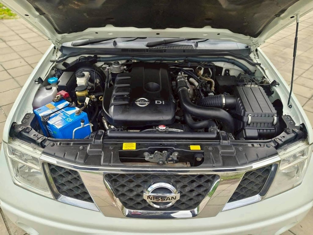 NISSAN NAVARA  2.5 LE CALIBRE 4 ประตู 