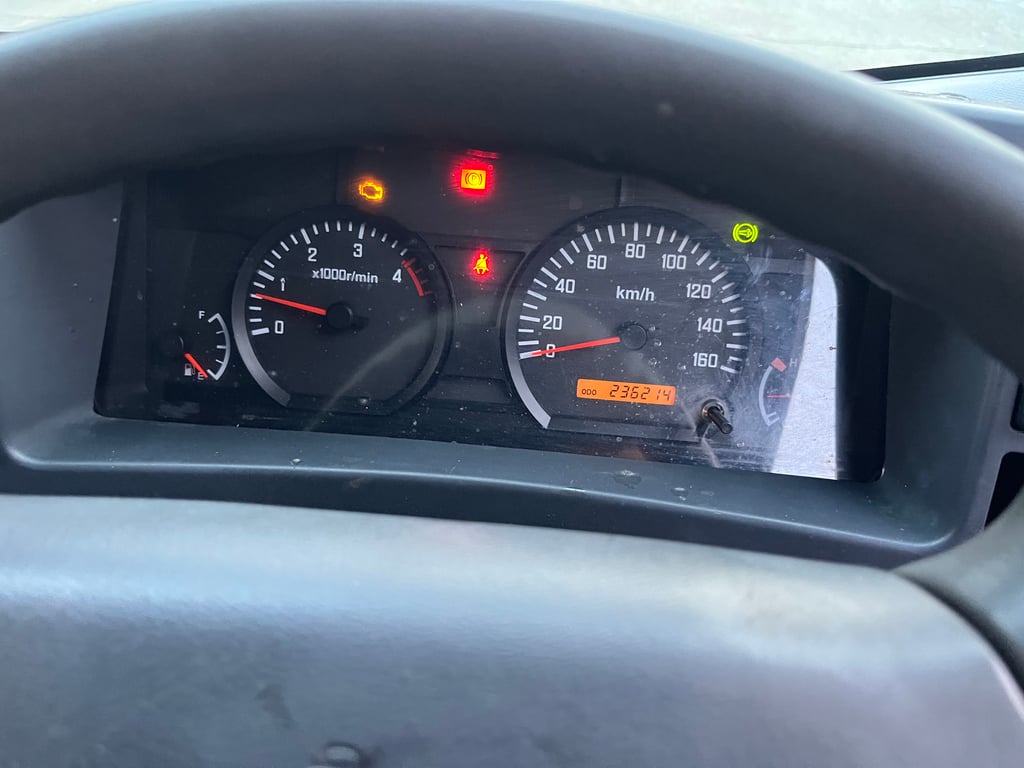 ISUZU NLR รถบรรทุก 4ล้อ ตู้แห้ง ปี2011 เลขไมล์น้อยกว่า 500,000 กม.