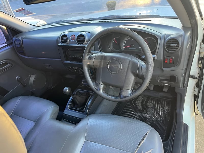 Isuzu ตอนเดียว Isuzu ตอนเดียว