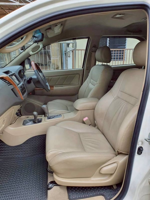 FORTUNER  3.0V 4WD ปี 2011