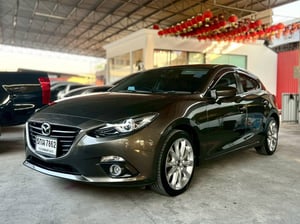 Mazda 3 2.0 S ปี 15 จด 16 รถบ้านมือเดียวสวยๆพร้อมใช้งาน เลขไมล์ เพียง 110,000 กม. ราคา 299,000 บาท สอบถาม 0853375537 เอ