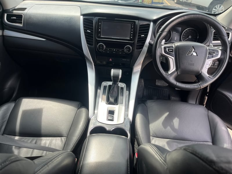 Mitsubishi pajero 2.4 GT 2017