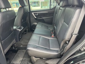 2022  Toyota Fortuner 2.4 V AT  ขาย 758000 เอกสารครบ  จอดมีนบุรี กทม สอบถาม 0853375537 เอ