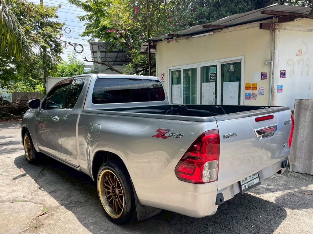 2019 Toyota revo 2.4 z edition mt   ขาย 298,000.-   มือเดียว เอกสารครบ มีนบุรี กทม  สอบถาม 0853375537