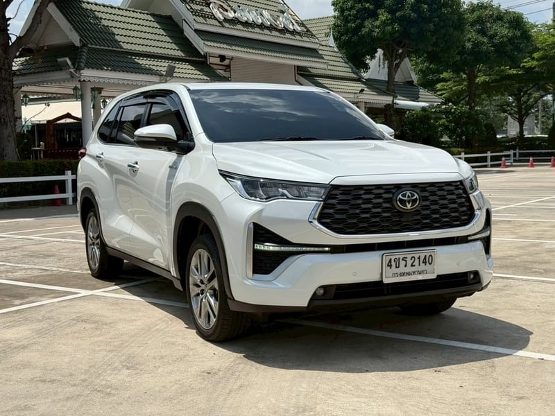Toyota Innova Zenix HEV Premium ปี2023