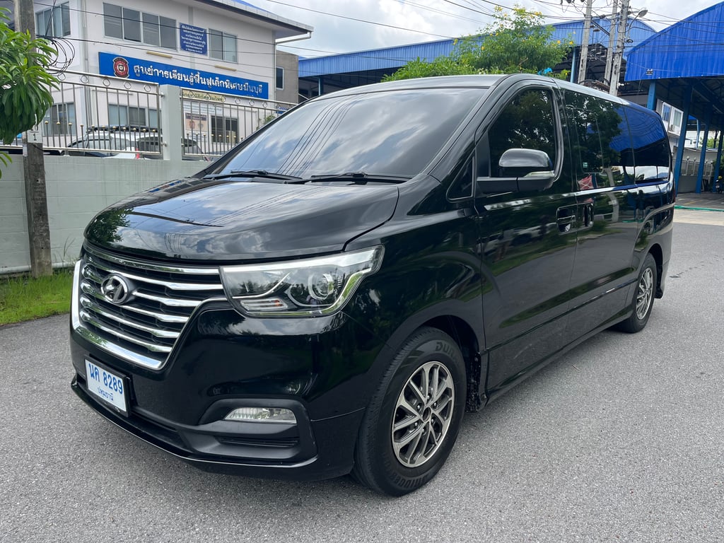 2021 Hyundai h1 2.5 deluxe ประตูไฟฟ้าสองข้างเกียร์ออโต้ ขาย 785,000.- 2021 Hyundai h1 2.5 deluxe ประตูไฟฟ้าสองข้างเกียร์ออโต้ ขาย 785,000.-