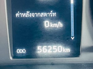 TOYOTA HILUX REVO2.4ROCCO PRERUNNER AUTO 2WD ปี22จด23 สีขาว มือแรก ดูรถได้ที่ตลิ่งชัน กทม.ไมล์แท้ 