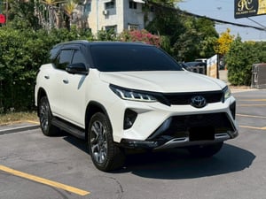 Toyota Fortuner 2.8Legender ขับ4 BlackTopปี2021    ขาย  1,059,000.- 