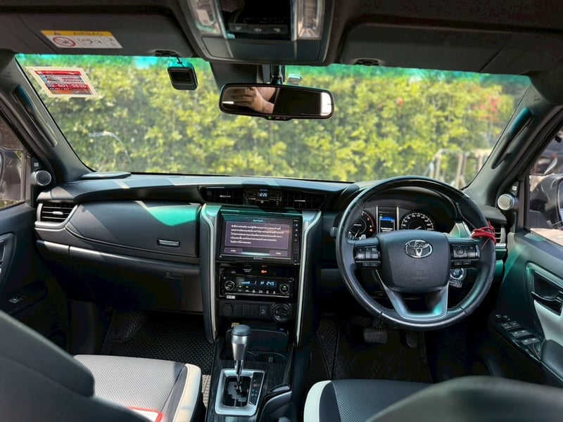 Toyota Fortuner 2.8Legender ขับ4 BlackTopปี2021    ขาย  1,059,000.- 