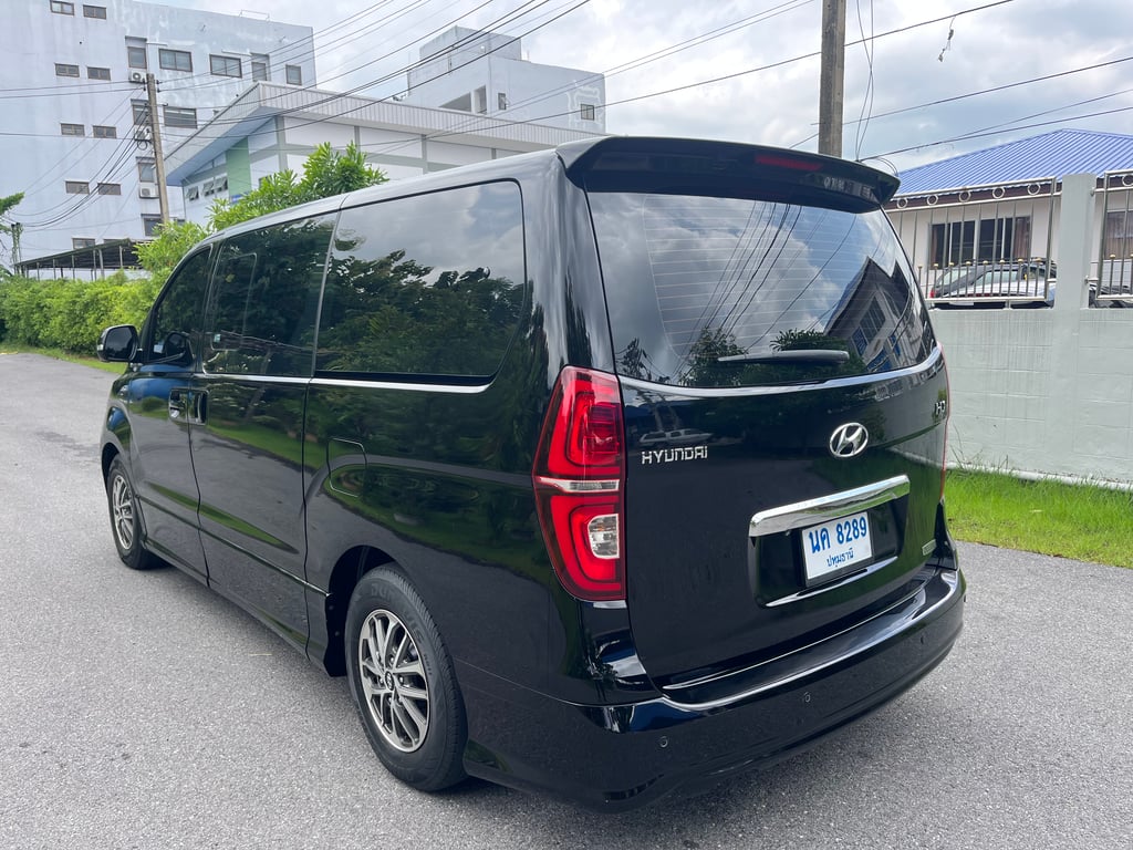 2021 Hyundai h1 2.5 deluxe ประตูไฟฟ้าสองข้างเกียร์ออโต้ ขาย 785,000.- 2021 Hyundai h1 2.5 deluxe ประตูไฟฟ้าสองข้างเกียร์ออโต้ ขาย 785,000.-