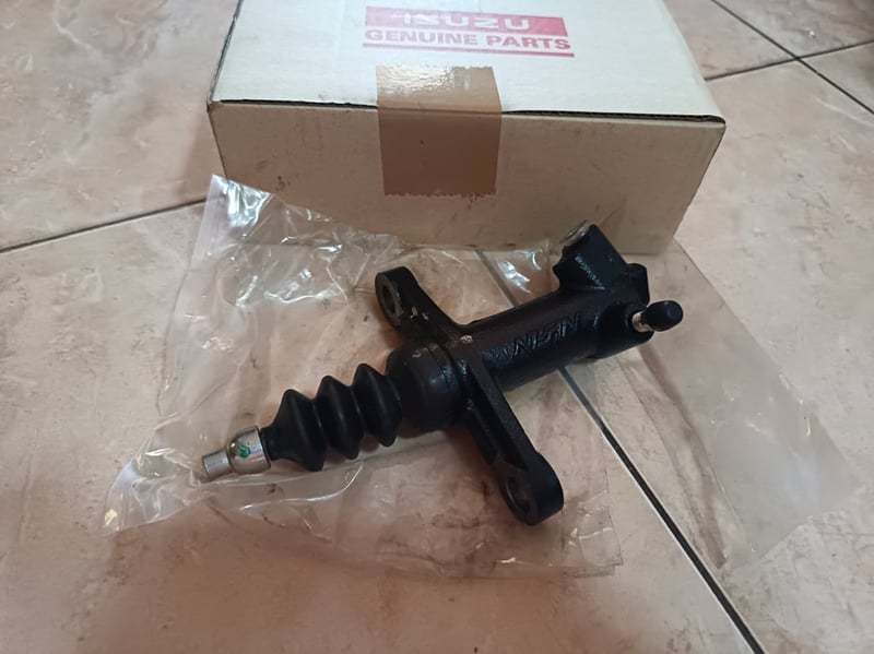 ปั๊มครัmช์ล่าง isuzu d-max 2.5