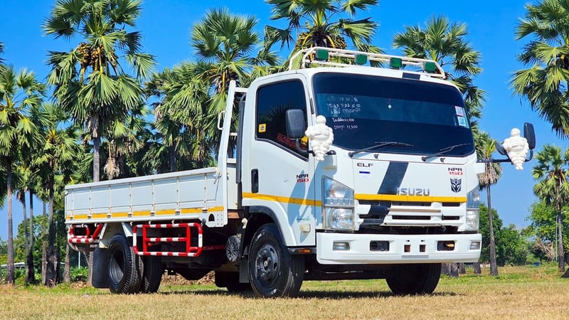 ISUZU NPR รถบรรทุก 6ล้อ กระบะเหล็ก ปี2556 เลขไมล์ 50,000 กม.