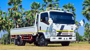 ISUZU NPR รถบรรทุก 6ล้อ กระบะเหล็ก ปี2556 เลขไมล์ 50,000 กม.