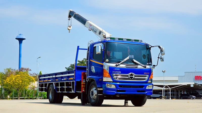 HINO FG 212แรงม้า รถบรรทุก 6ล้อ กระบะเหล็กติดเครน ปี2010 รุ่นใหม่ 3.6 ตัน